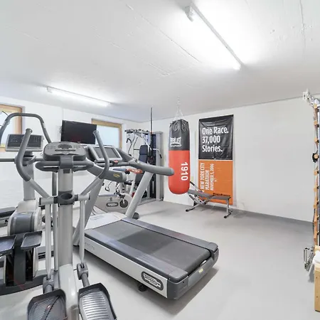 Luxury Alpine Retreat In 5bedr,spa,gym,pool * 拉蓬