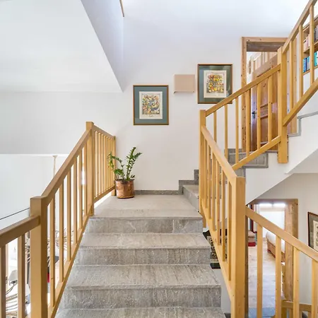 Luxury Alpine Retreat In 5bedr,spa,gym,pool 木屋