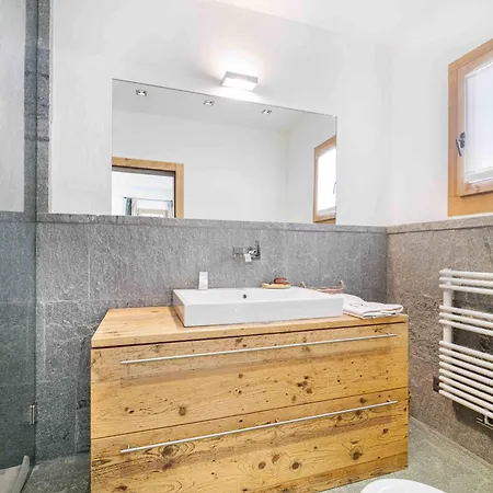 Luxury Alpine Retreat In 5bedr,spa,gym,pool 木屋