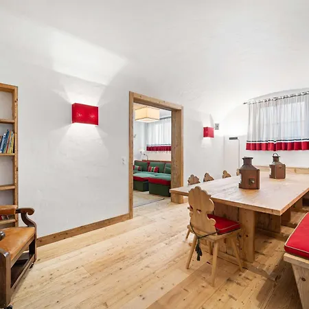 Luxury Alpine Retreat In 5bedr,spa,gym,pool 木屋