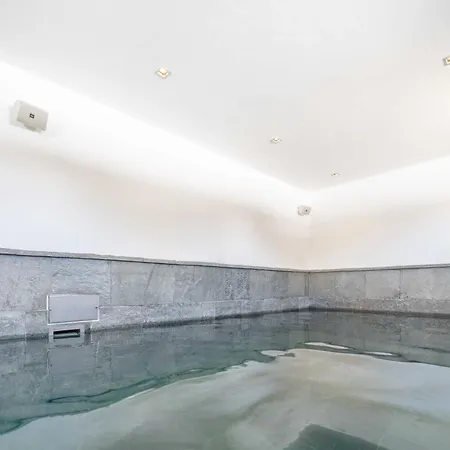 Luxury Alpine Retreat In 5bedr,spa,gym,pool * 拉蓬