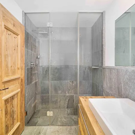 Luxury Alpine Retreat In 5bedr,spa,gym,pool