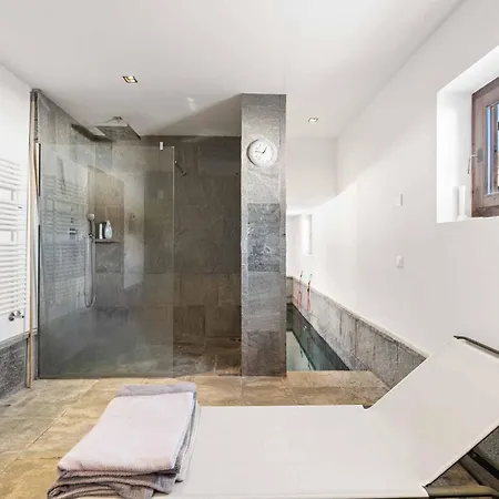 Luxury Alpine Retreat In 5bedr,spa,gym,pool 木屋 *
