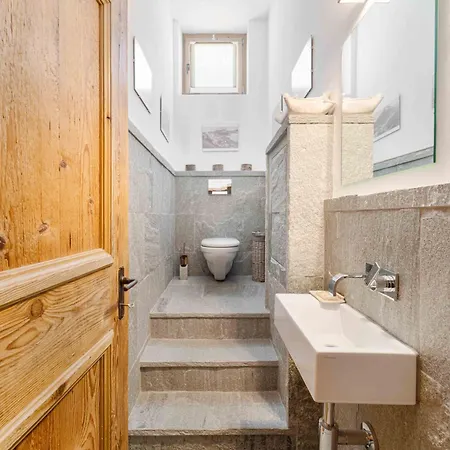 Luxury Alpine Retreat In 5bedr,spa,gym,pool *