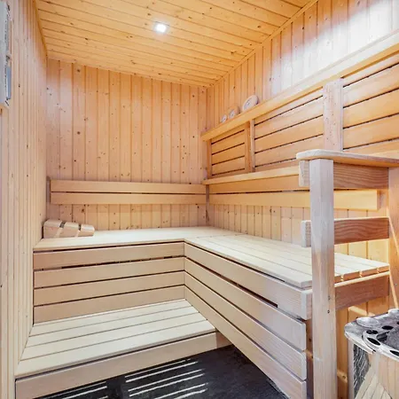 Luxury Alpine Retreat In 5bedr,spa,gym,pool * 拉蓬
